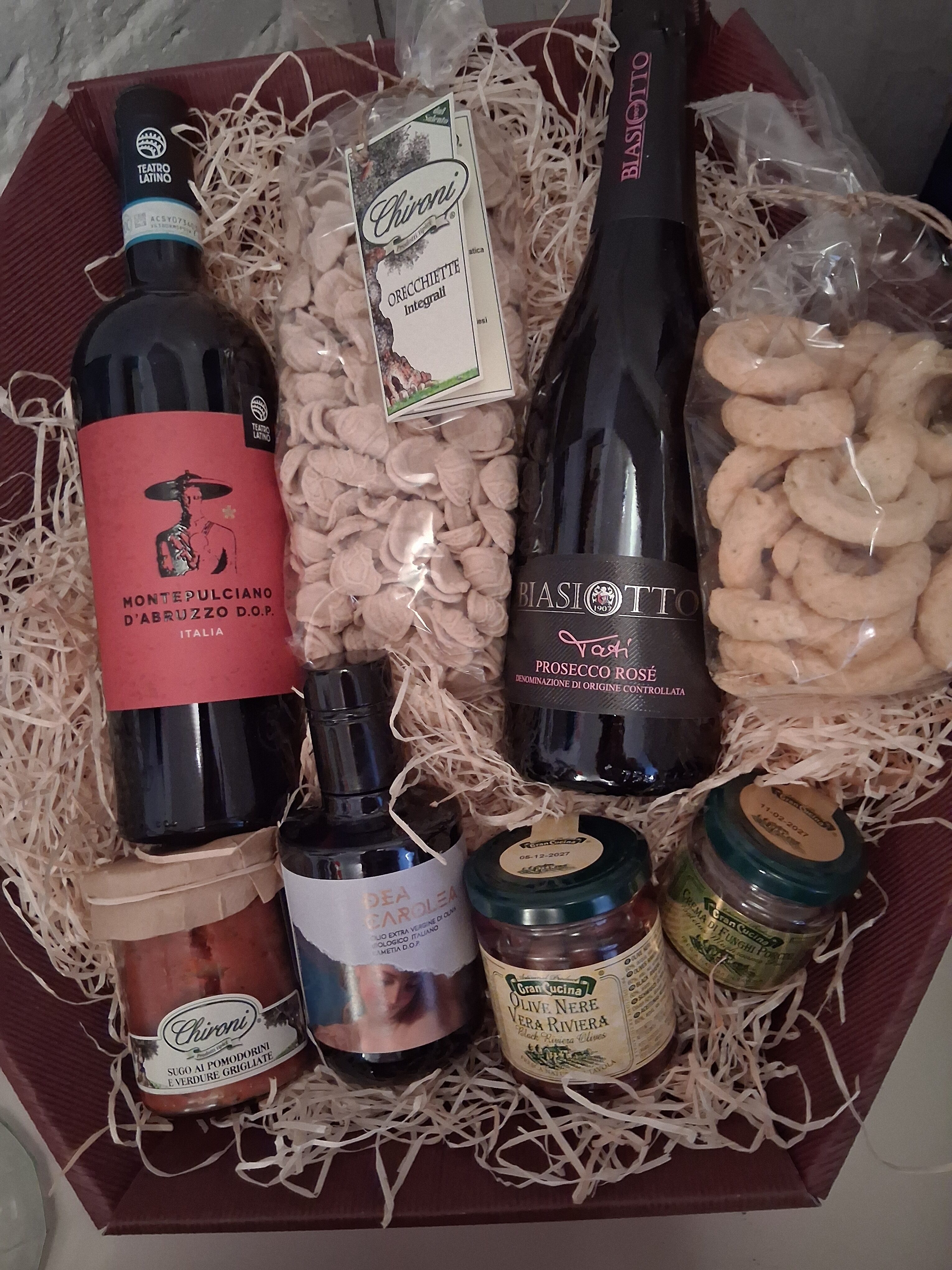 Rundumsorglos Paket Montepulciano d'Abruzzo Tati Orechhiette Dea Carolea Oliven Taralli Rundumsorglos Paket Rotwein Prosecco Köstlichkeiten